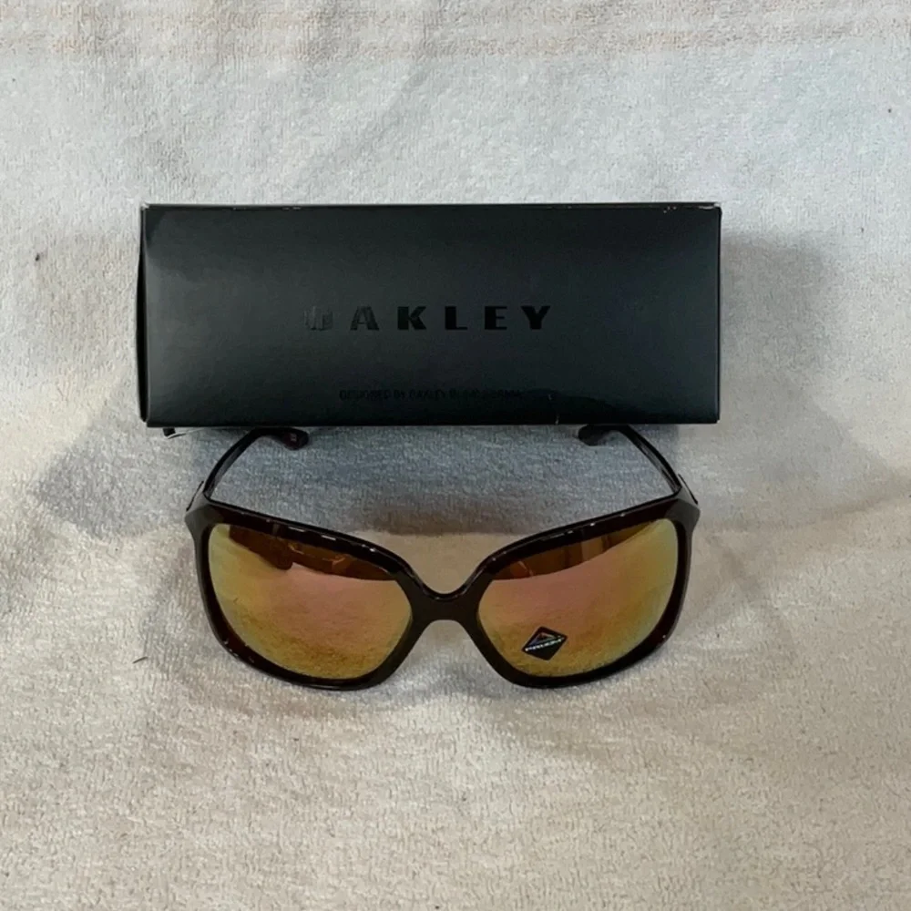 NEW OAKLEY Brown Sunglasses with Mirrored Lenses